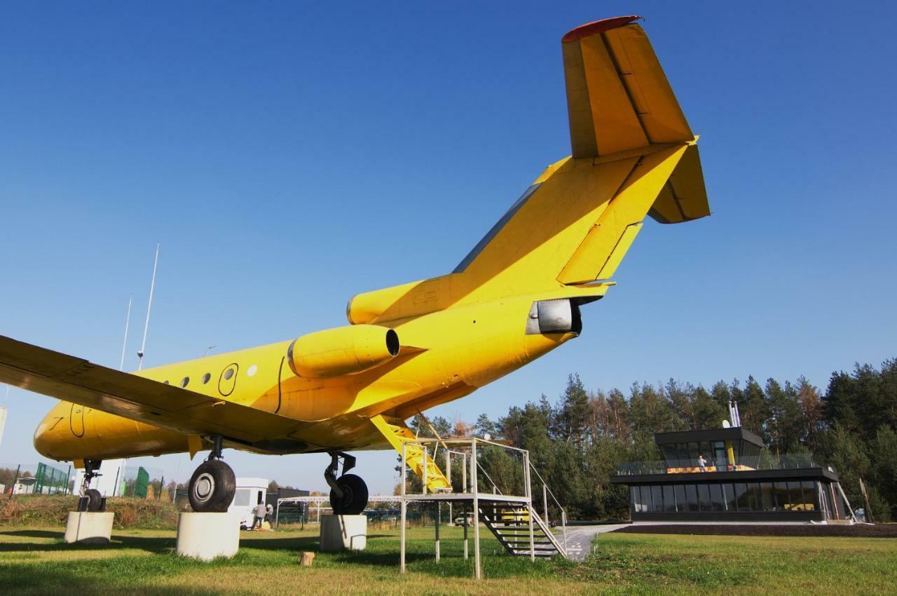 Yellow Plane Yurov Exterior photo